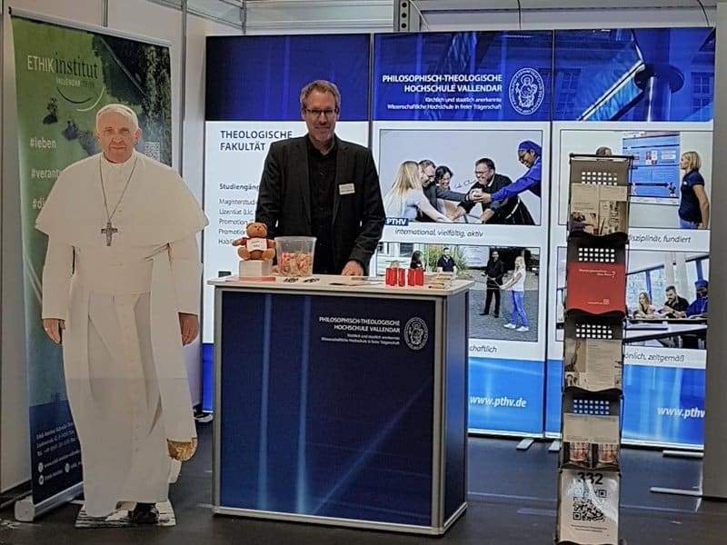 VPU auf der Bildungsmesse Azubi- und Studientage in Koblenz vertreten. Einschreibungen für Studium der Katholischen Theologie noch möglich.