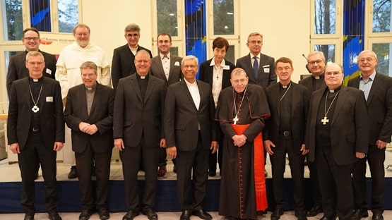 Unter dem Leitmotiv „Gott in die Mitte“ fand vom 31. Oktober bis 2. November 2025 an der Vinzenz Pallotti University ein hochkarätig besetztes Symposion statt, das anlässlich der Nachfeier des 75. Geburtstages von Kardinal Kurt Koch mit namhaften Referenten aus Kirche und Gesellschaft veranstaltet wurde.